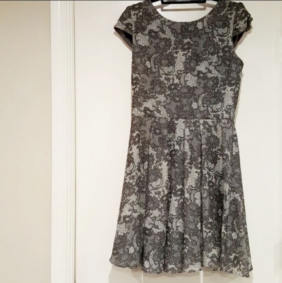 BETSEY JOHNSON FIT AND FLAIR DRESS - Picture 5 of 7